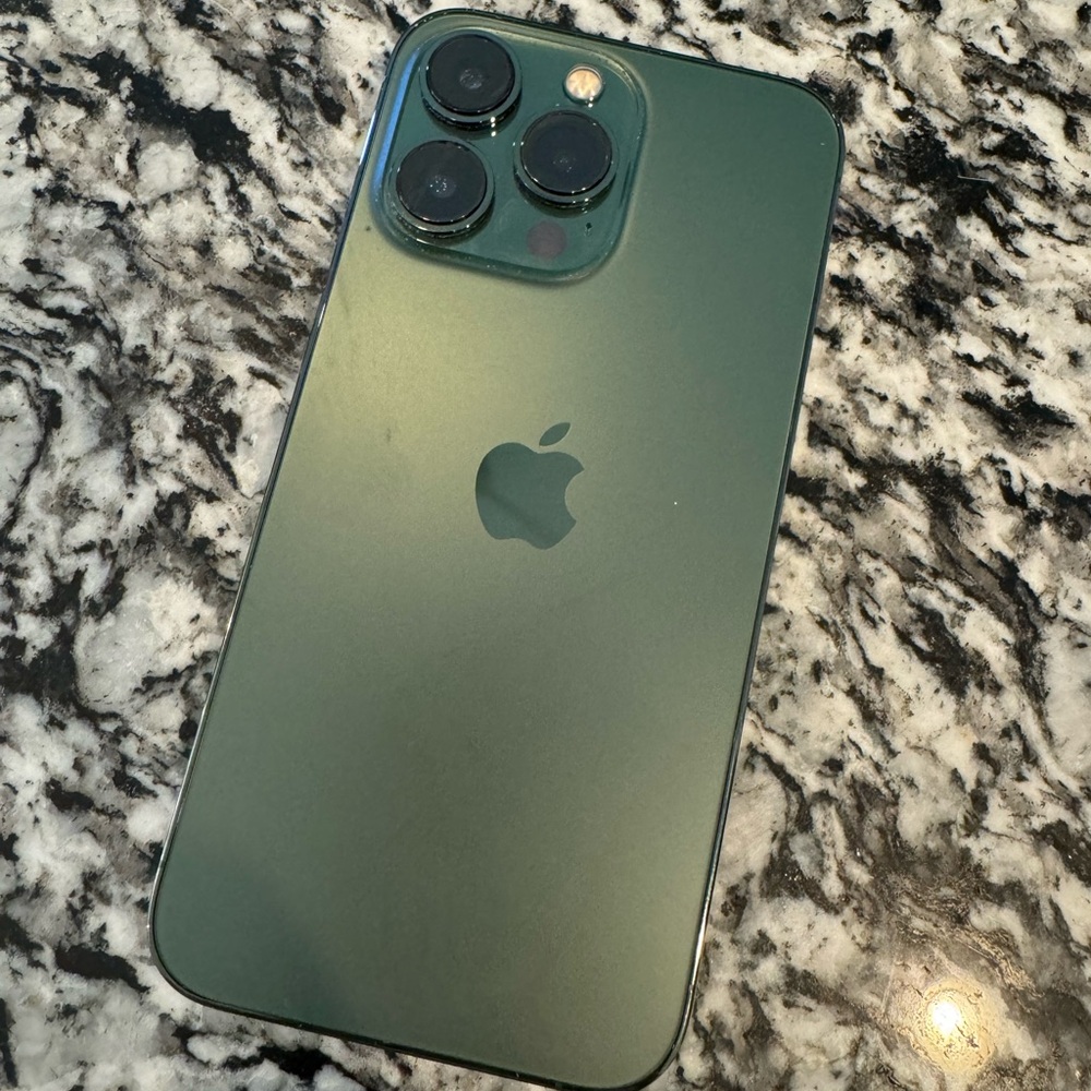 iPhone 13pro green